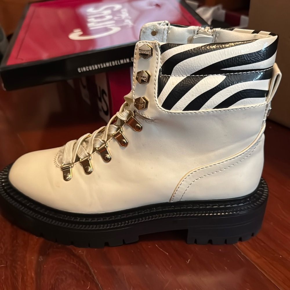 Circus by Sam Edelman's Flora booties